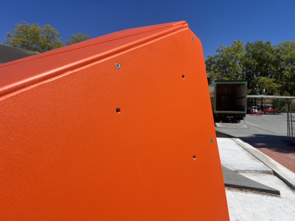 Transições adequadas para escolas e espaços públicos por ser boleado sem arestas vivas